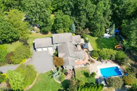 8 School House Rd, Jefferson, NJ 07438