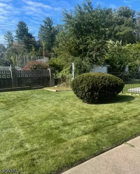 12 Robinson Ave, Roxbury Twp, NJ 07876