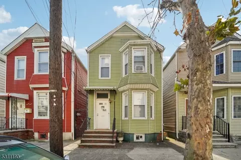 31 Marne St, Newark, NJ 07105