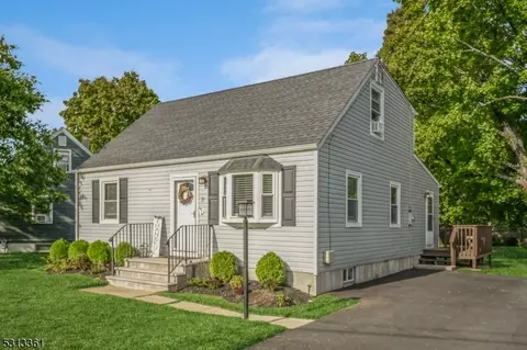 35 Gregory Dr, Roxbury Twp, NJ 07847