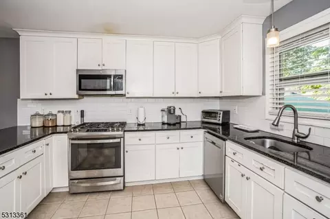 35 Gregory Dr, Roxbury Twp, NJ 07847 photo 4