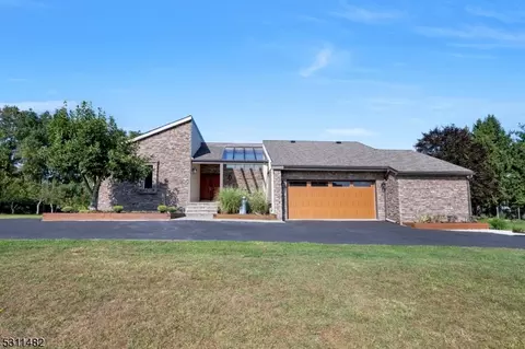 27 Snover Rd, Lafayette, NJ 07848