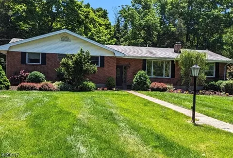 4 Weatherhill Rd, Lebanon, NJ 08833