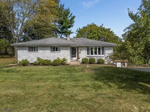 19 Fawn Ridge Dr, Milford, NJ 08848