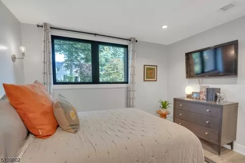 3 Sutherland Rd, Montclair, NJ 07042 photo 22
