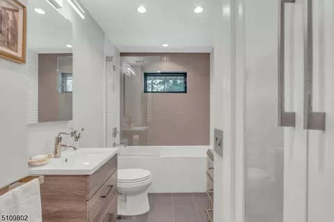 3 Sutherland Rd, Montclair, NJ 07042 photo 32