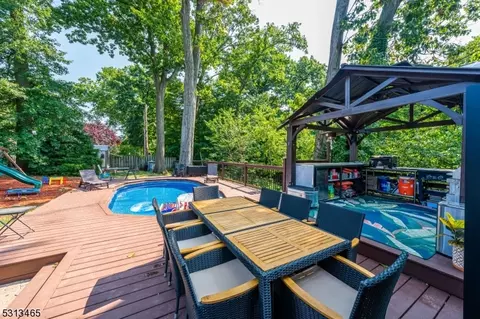 34 Glendale Rd, Woodbridge Twp, NJ 07067