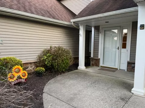 18 Bourne Ci, Hamburg, NJ 07419
