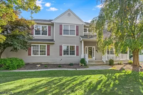 2 Oxford Ln, Hackettstown, NJ 07840