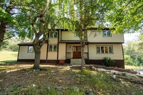 70 Oriole Ln, Somerville, NJ 08876