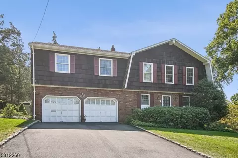 32 Hemlock Ter, Wayne, NJ 07470