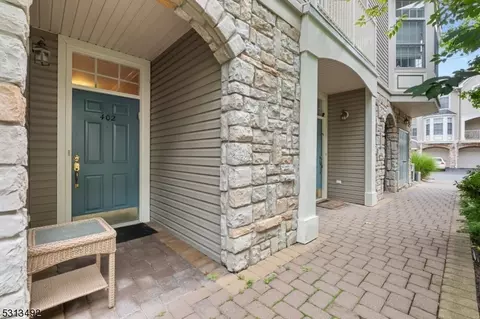 402 Kensington Ln #402, Livingston, NJ 07039