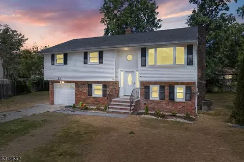 23 Ruby Ct, Piscataway, NJ 08854