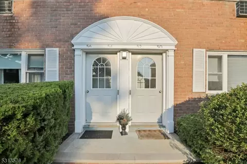 56 Manchester Ct, Wayne, NJ 07470 photo 3