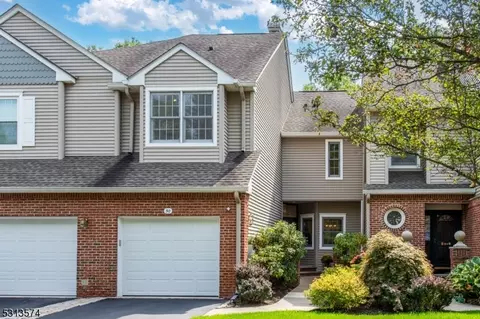 50 Kent Dr, Roseland, NJ 07068