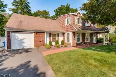 15 Crown Rd, Franklin Twp, NJ 08873