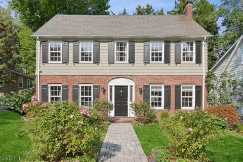 9 Collinwood Rd, Maplewood, NJ 07040