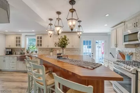 74 W Saddle River Rd, Waldwick, NJ 07463 photo 8