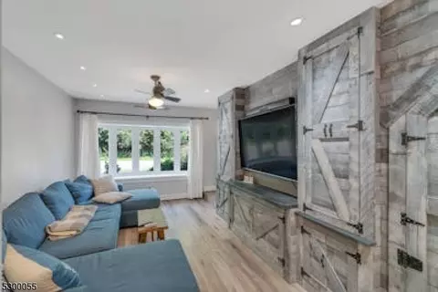 74 W Saddle River Rd, Waldwick, NJ 07463 photo 9
