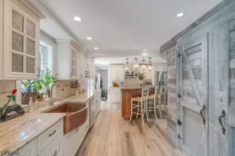 74 W Saddle River Rd, Waldwick, NJ 07463 photo 6