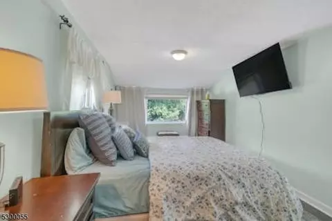74 W Saddle River Rd, Waldwick, NJ 07463 photo 18