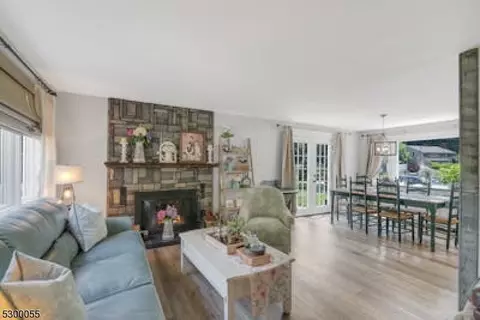 74 W Saddle River Rd, Waldwick, NJ 07463 photo 2