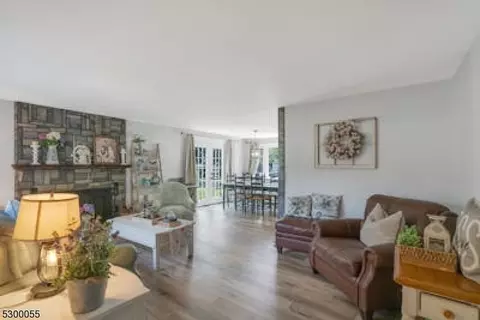 74 W Saddle River Rd, Waldwick, NJ 07463 photo 3