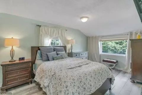 74 W Saddle River Rd, Waldwick, NJ 07463 photo 17