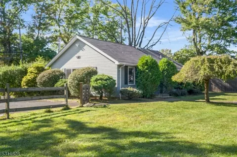 8 Acken Rd, Bernards, NJ 07920
