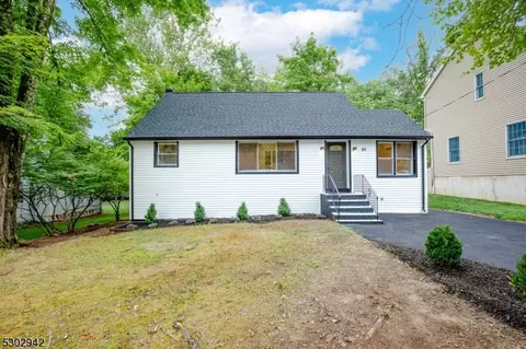 55 Seminole Ave, Oakland, NJ 07436
