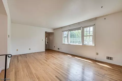 75 Spruce St, Edison, NJ 08837 photo 17