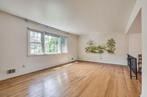 75 Spruce St, Edison, NJ 08837 photo 16