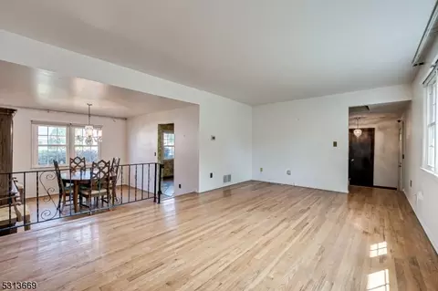 75 Spruce St, Edison, NJ 08837 photo 18