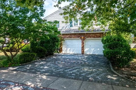75 Spruce St, Edison, NJ 08837 photo 4