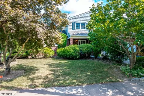 75 Spruce St, Edison, NJ 08837 photo 2