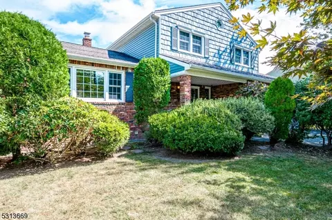 75 Spruce St, Edison, NJ 08837