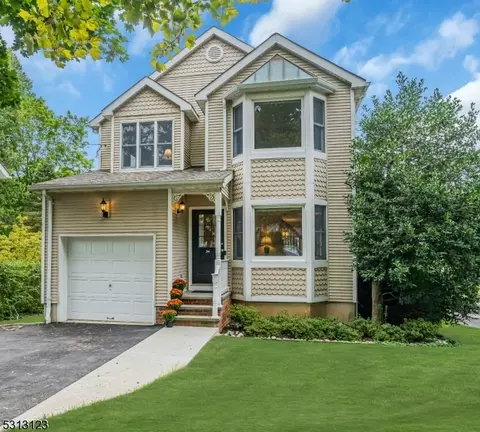 34 Hedges Ave, Chatham, NJ 07928