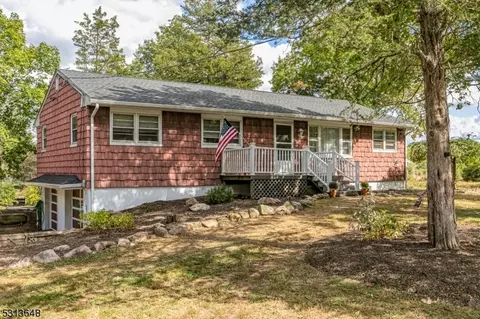 492 Mountain Rd, Lebanon, NJ 08833