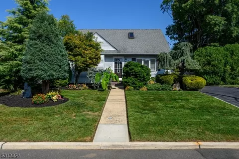12 Stuart Dr, East Brunswick, NJ 08816