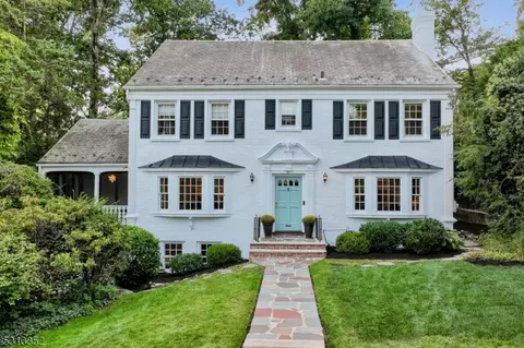 89 Collinwood Rd S, Maplewood, NJ 07040