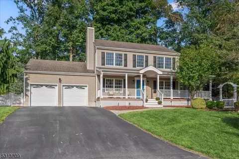 9 Lauren Ct, Stanhope, NJ 07874