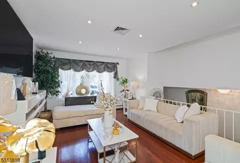 76 Pine St, Hackensack, NJ 07601 photo 2