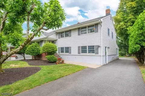 19 Grandview Ave, Caldwell, NJ 07006