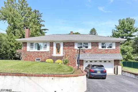 26 Peters Ln, North Haledon, NJ 07508