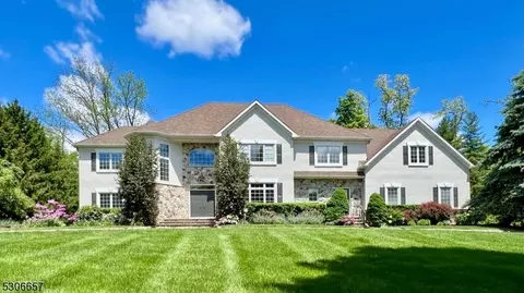 14 Brandeis Ct, Bernards, NJ 07920