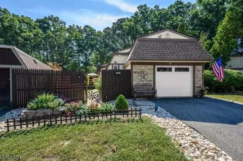 26 Blue Jay Ct, Howell Twp, NJ 07731