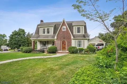 8 Woodlawn Dr, Morristown, NJ 07960