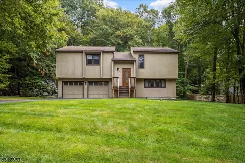 72 Vreeland Rd, West Milford, NJ 07480