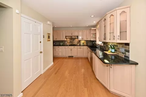 129 Norman Dr, Ramsey, NJ 07446 photo 11