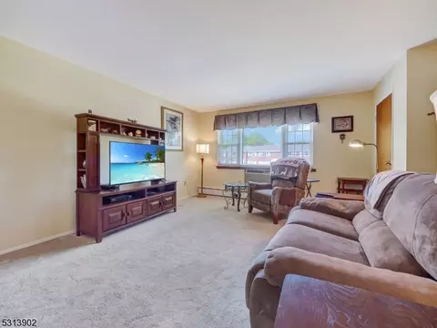 33 Atherton Ct #B, Wayne, NJ 07470 photo 4